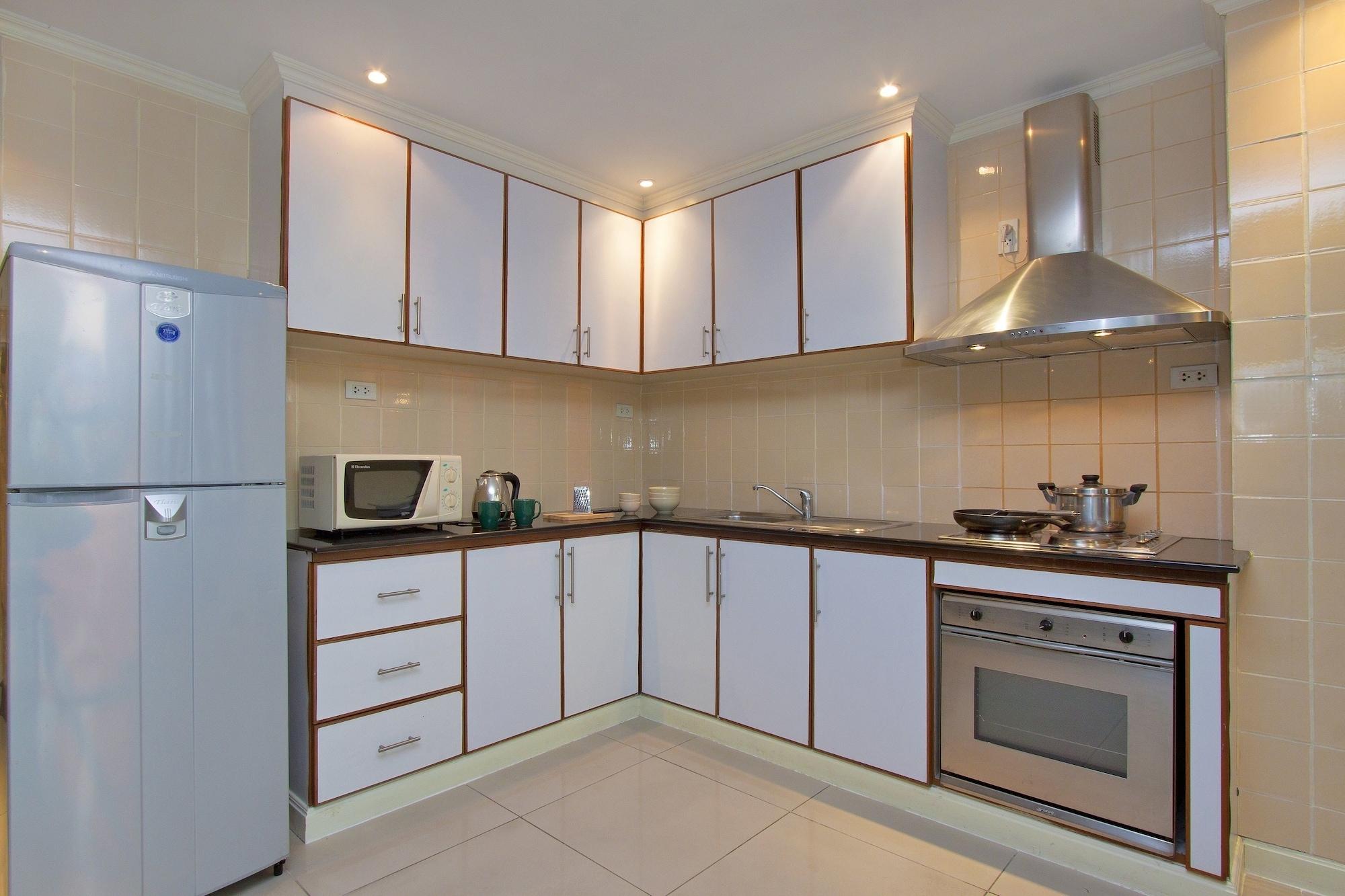 Argyle Apartments Pattaya Exterior photo