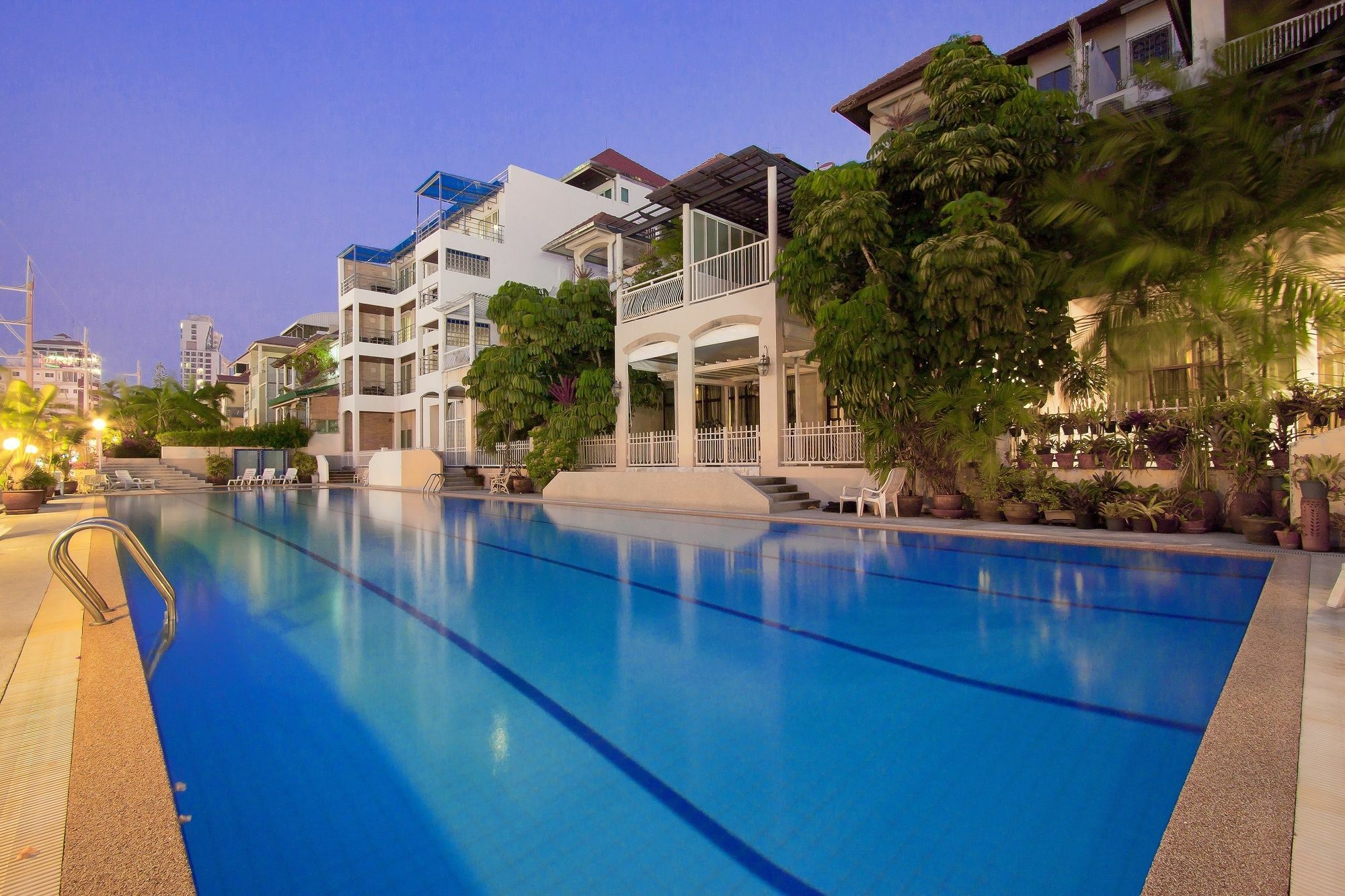 Argyle Apartments Pattaya Exterior photo