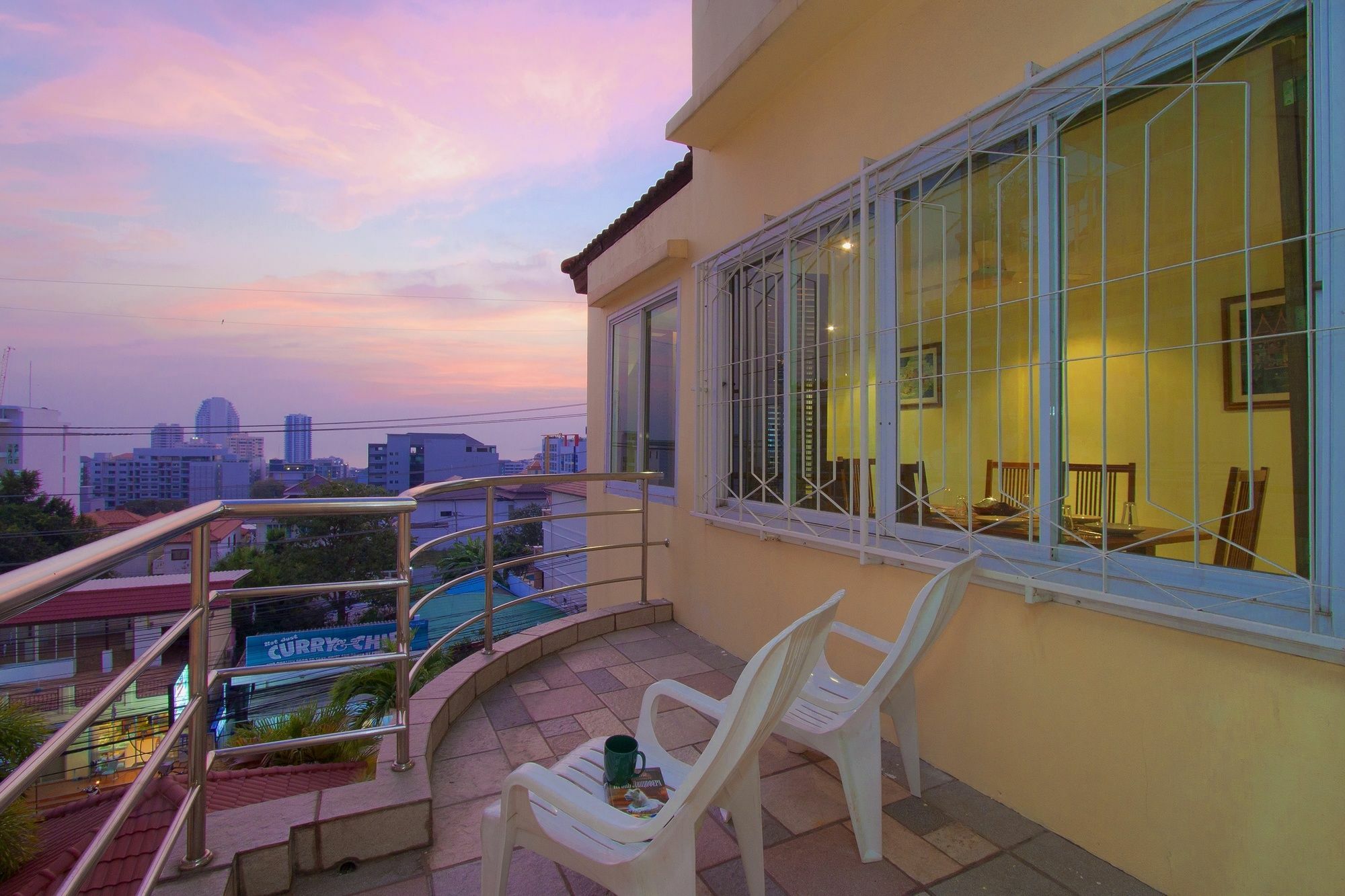 Argyle Apartments Pattaya Exterior photo